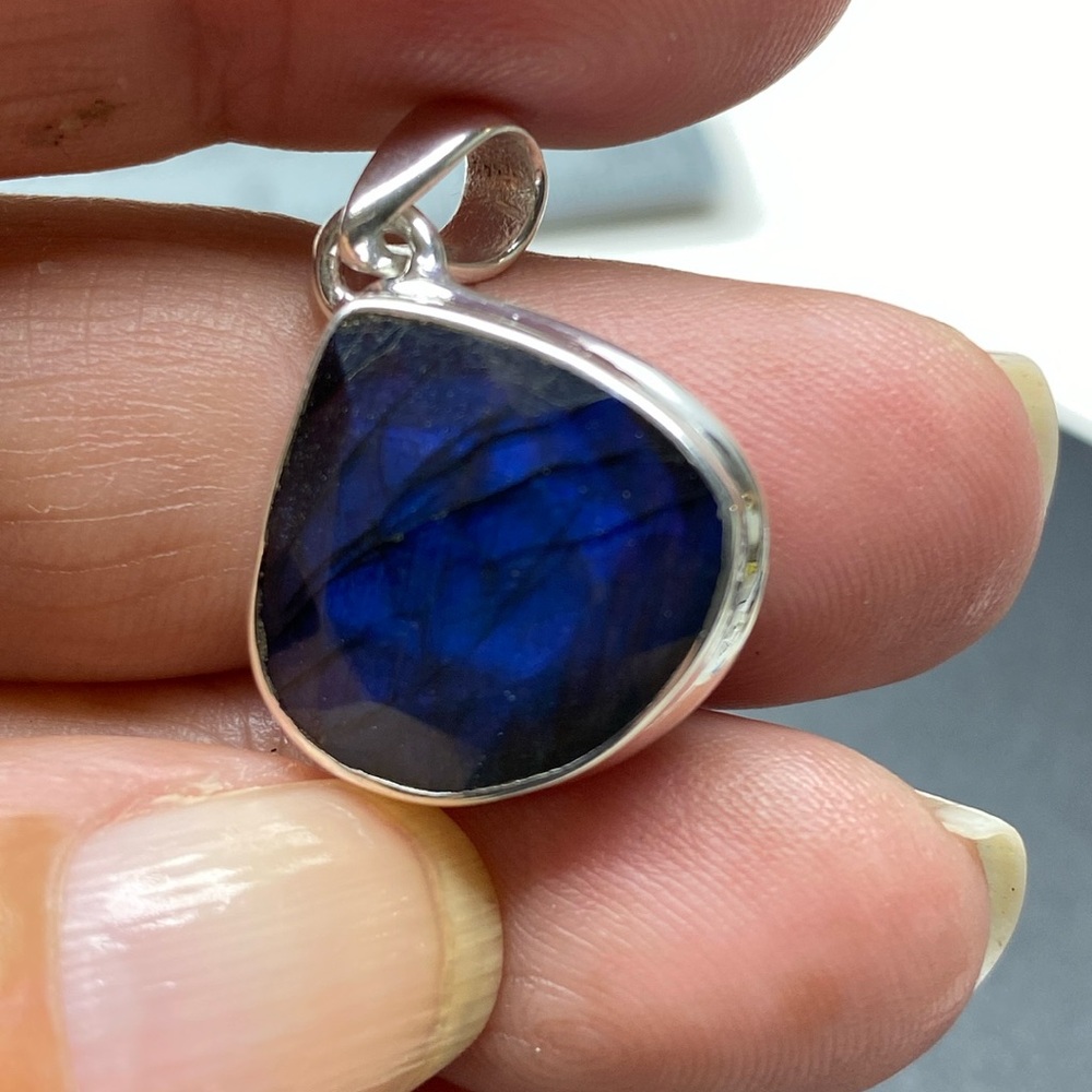 ๐ Labradorite Faceted PENDANT ๐๐๐Solid Sterling Silver 925๐ฅ๐ฅ๐ฅ - Picture 1 of 5